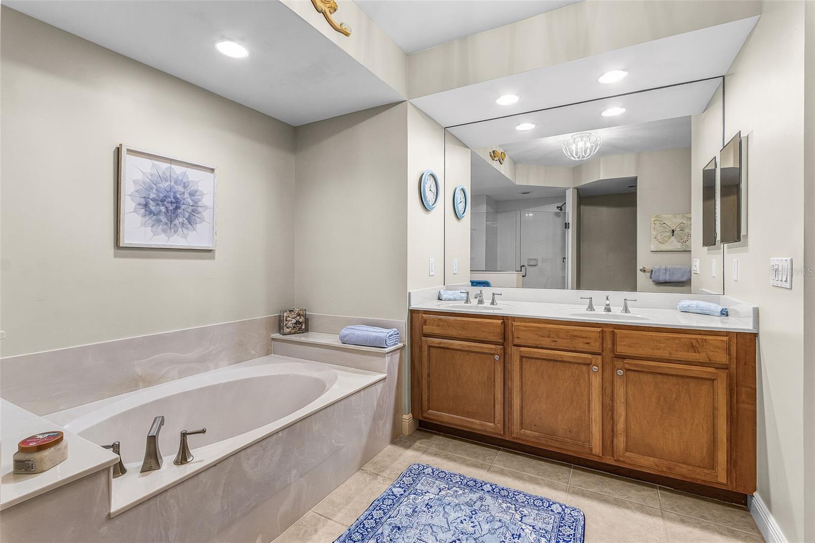 GRANDE IS TWRS 03 & 04 PH I - Residential