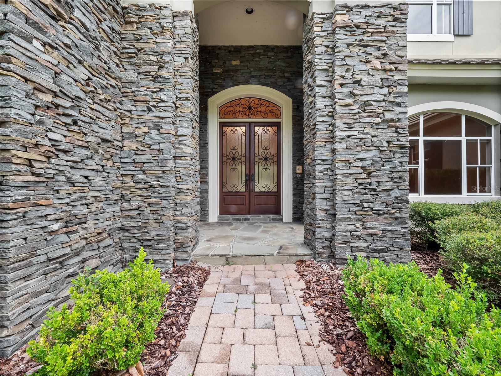 3277 LAKEVIEW OAKS DRIVE