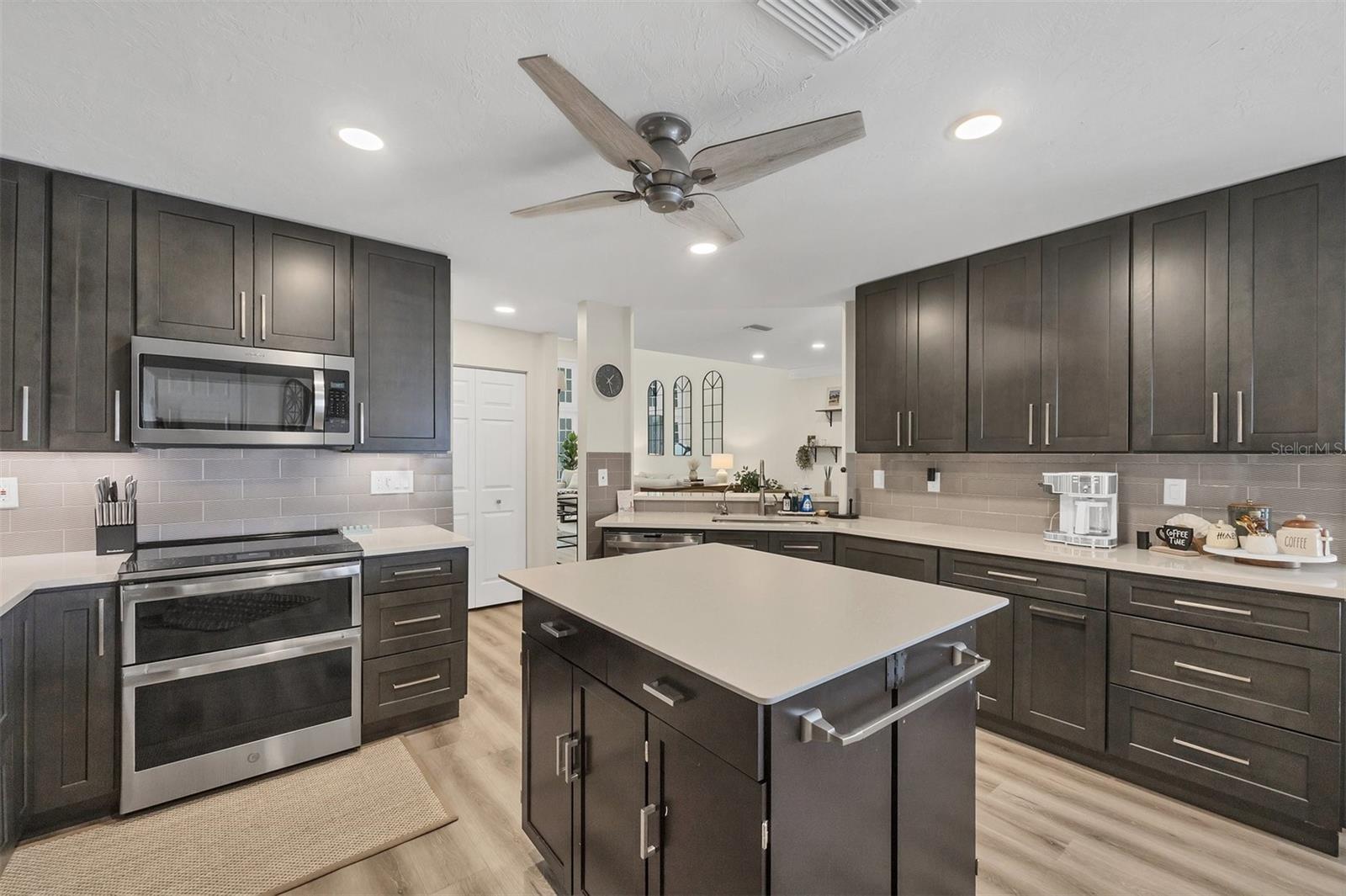 LANDINGS, VILLAS AT EAGLES POINT - Residential