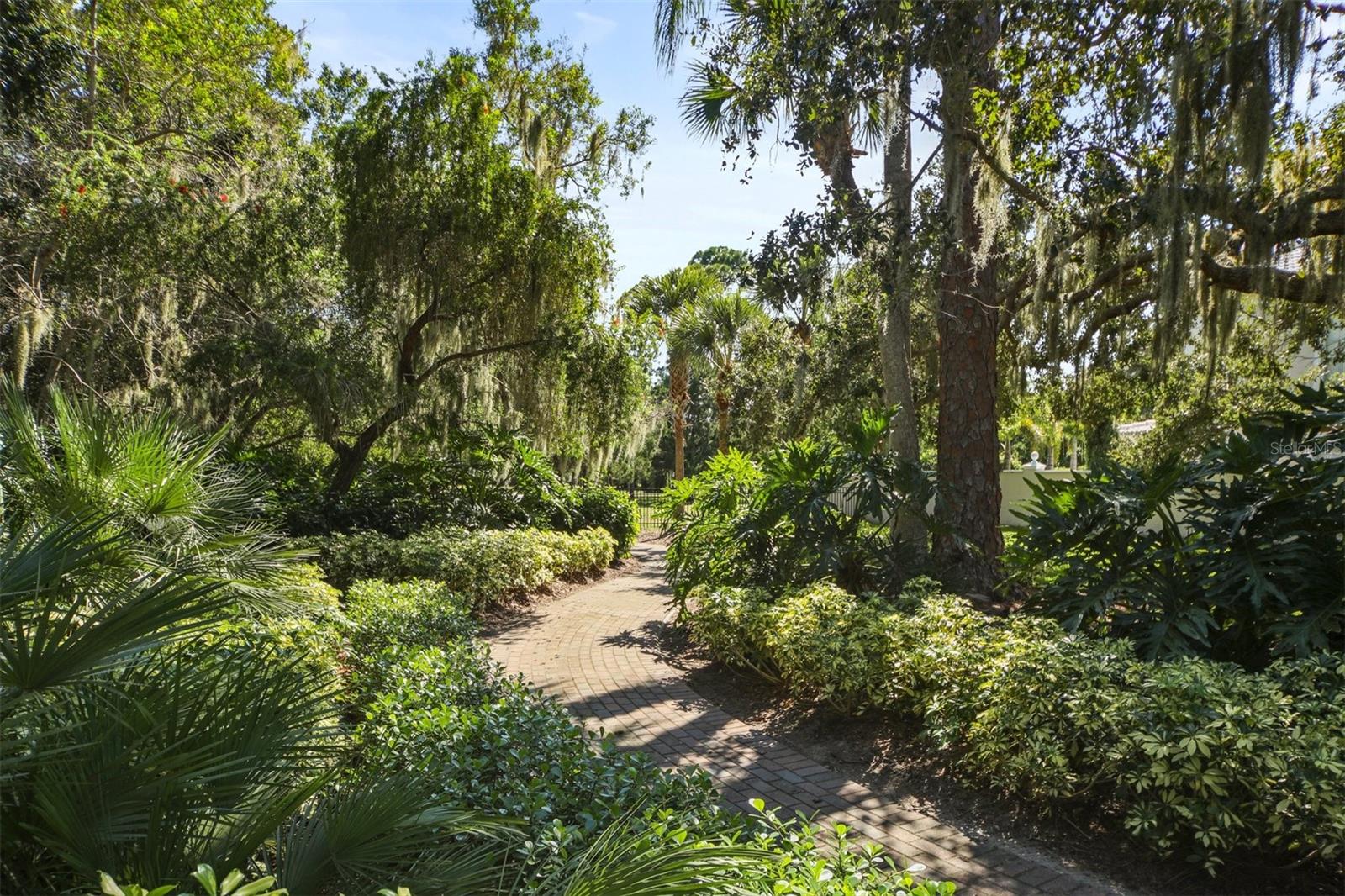LANDINGS, VILLAS AT EAGLES POINT - Residential