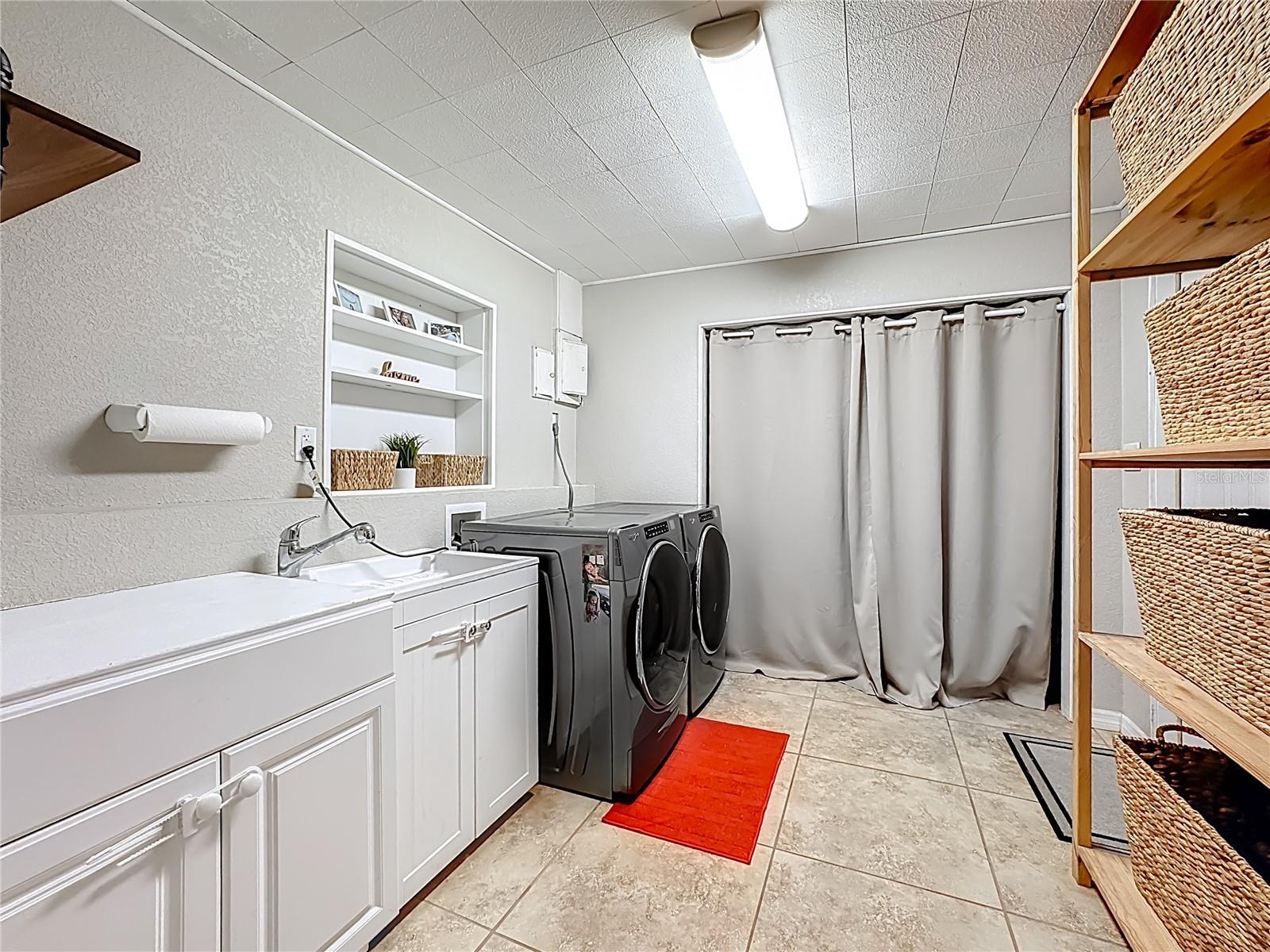 VENICE GARDENS - Residential