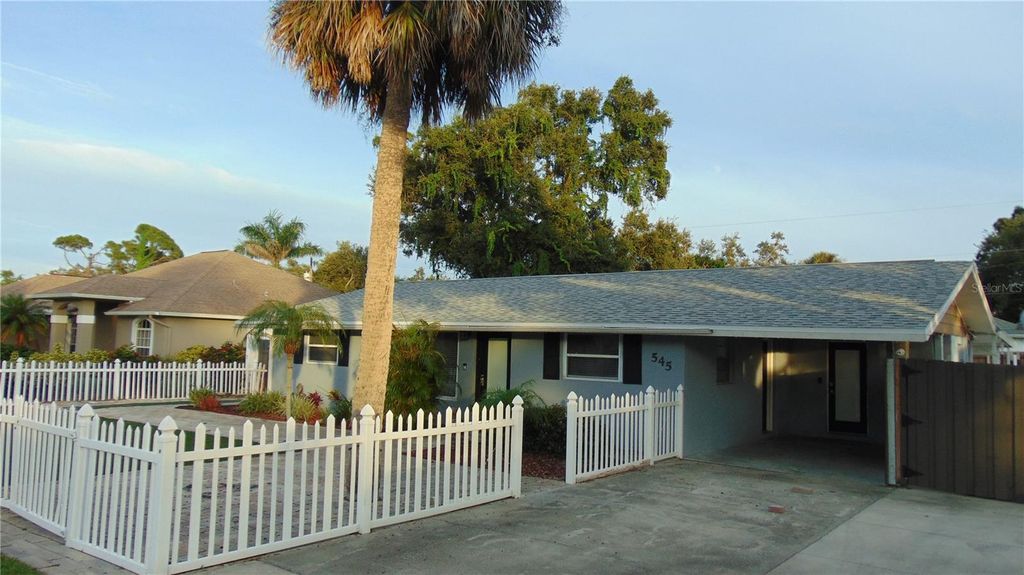 Photo of 545 Bluebell Road, Venice, FL 34293 (MLS # N6140209)