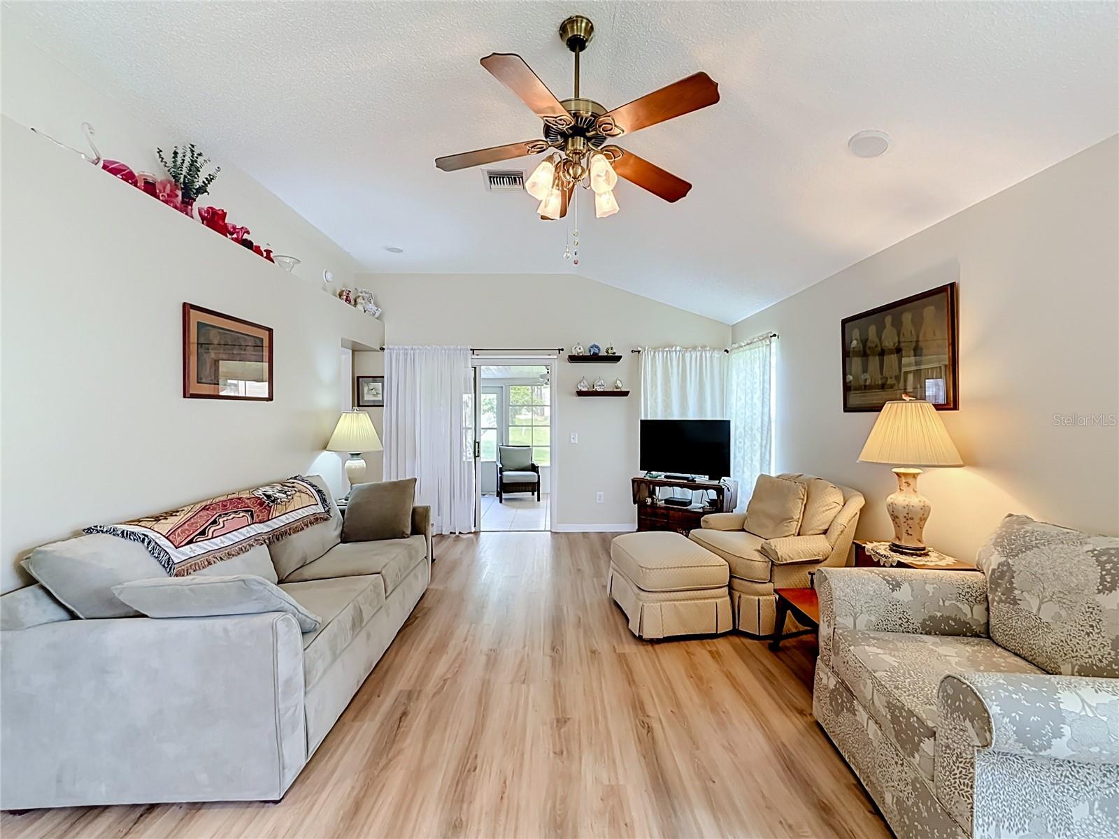 1403 W SCHWARTZ BOULEVARD