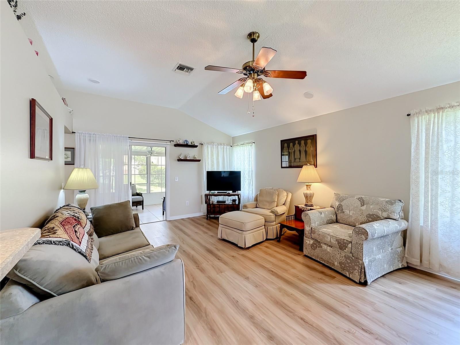 1403 W SCHWARTZ BOULEVARD