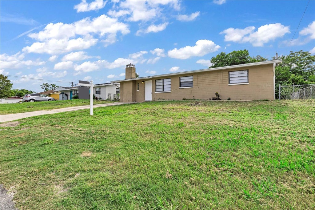 Photo of 1031 Cadillac Drive, Daytona Beach, FL 32117 (MLS # O6445103)