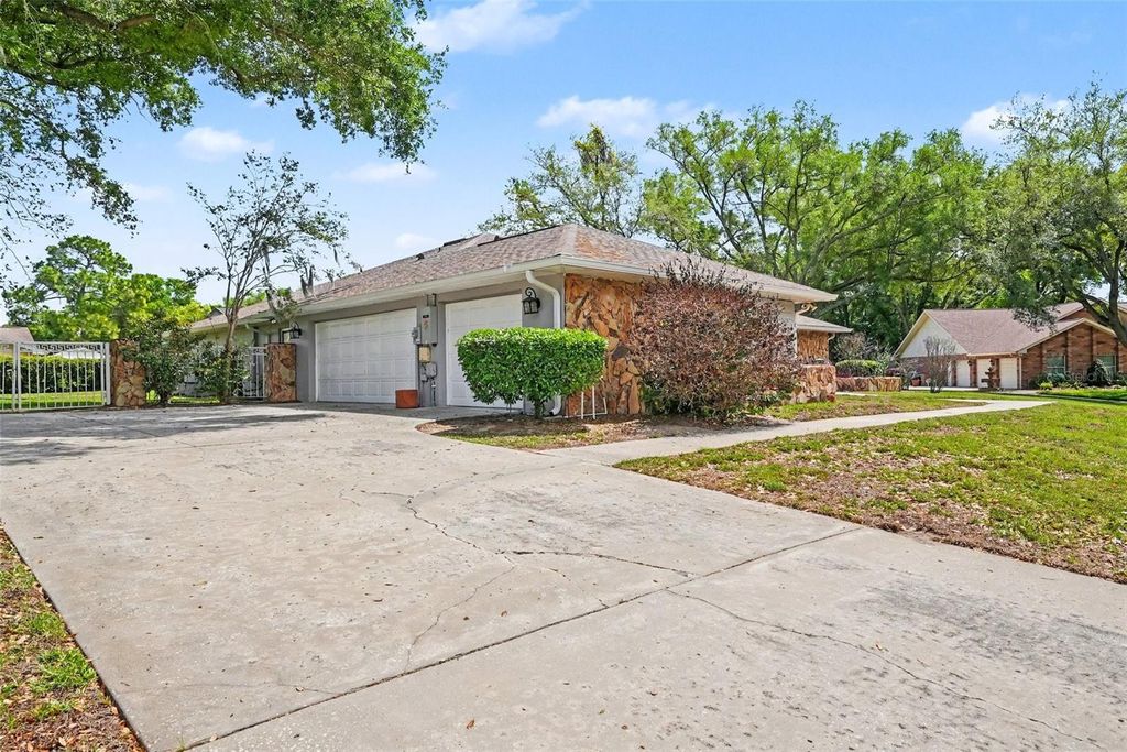 Photo of 1009 Morfield Lane, Brandon, FL 33511 (MLS # TB8494546)