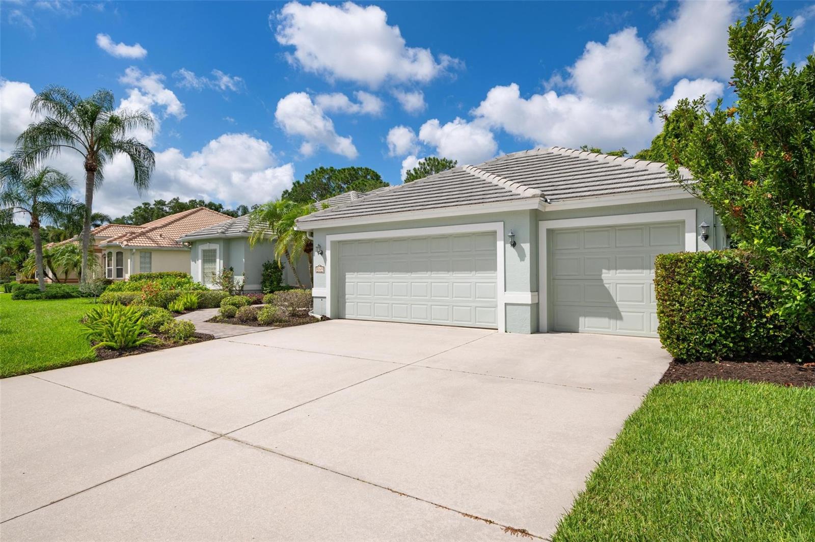 5249 FAR OAK CIRCLE