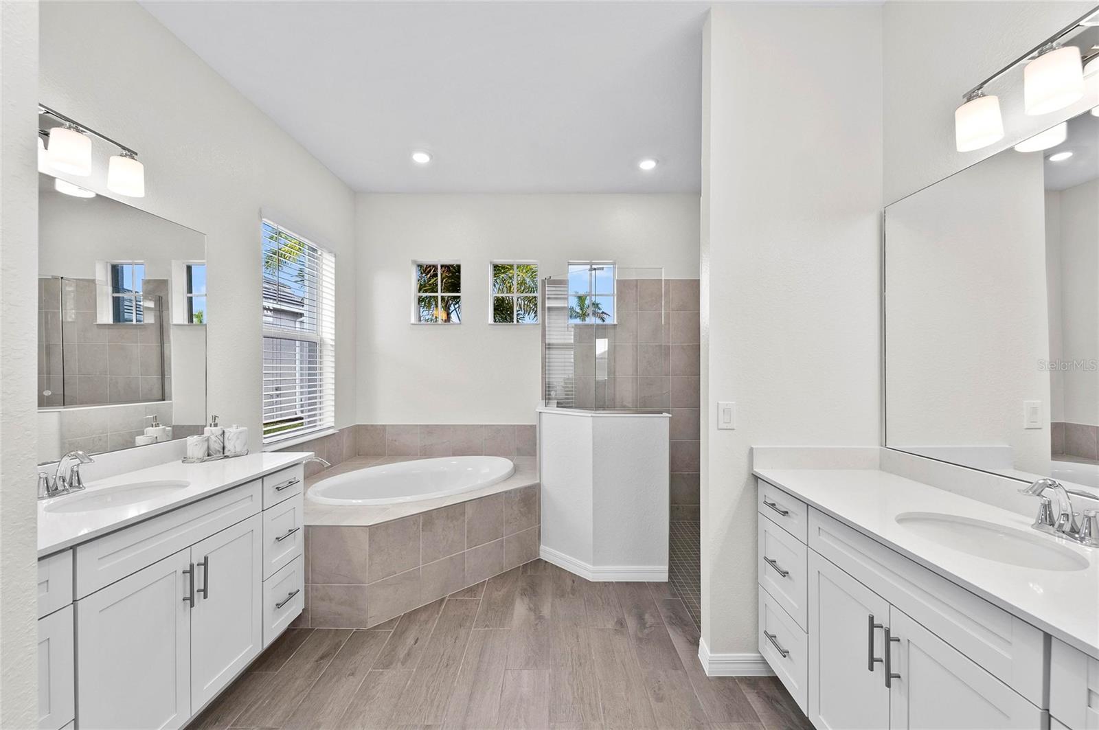 WELLEN PARK GOLF & COUNTRY CLUB - Residential