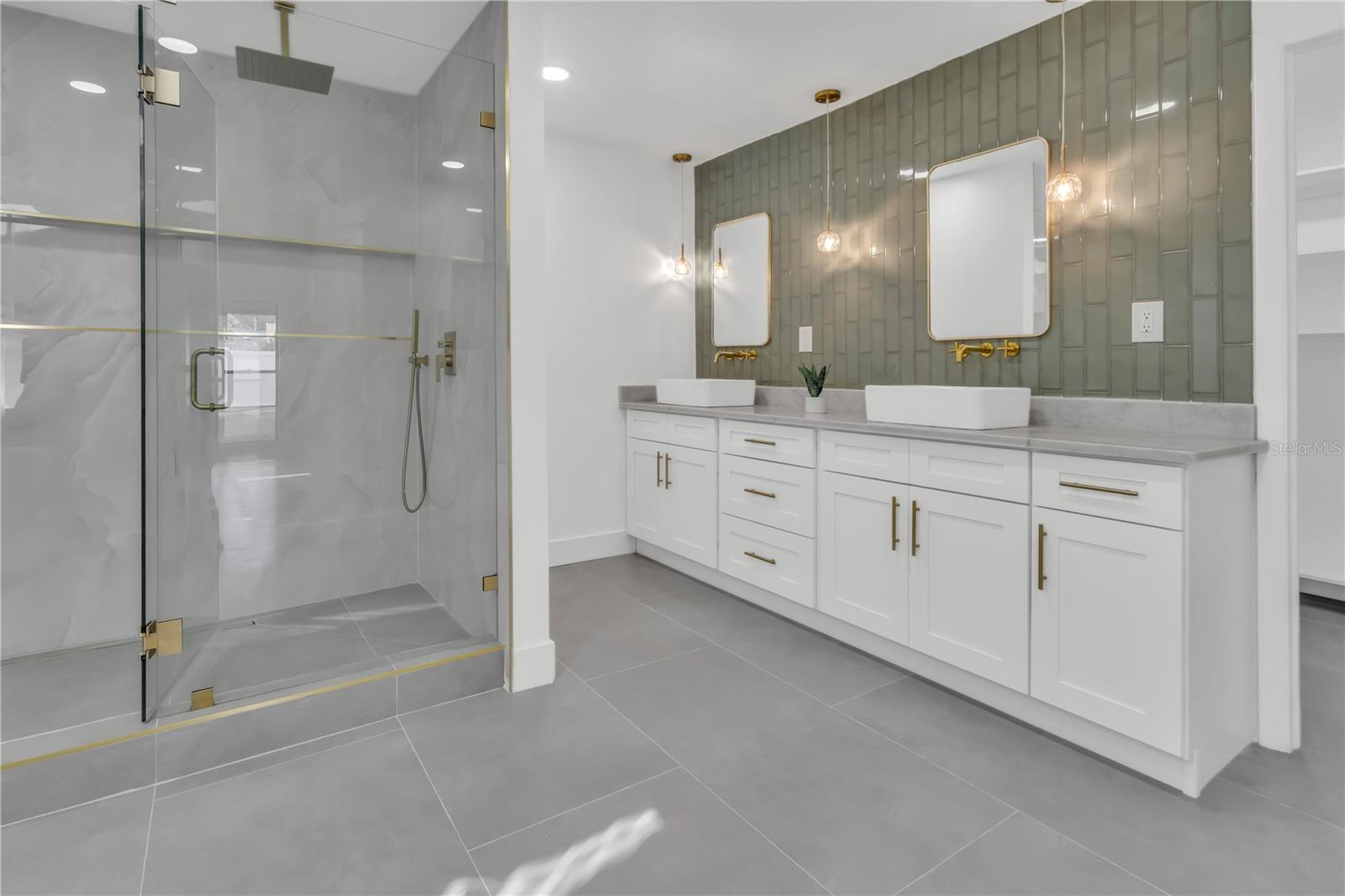 BUCKHORN SPGS MANOR - Residential