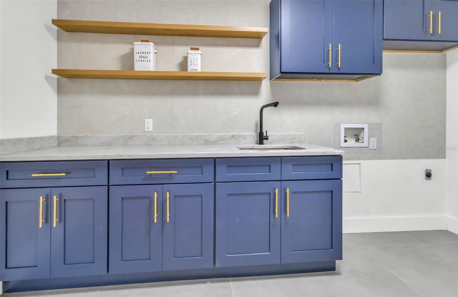 BUCKHORN SPGS MANOR - Residential