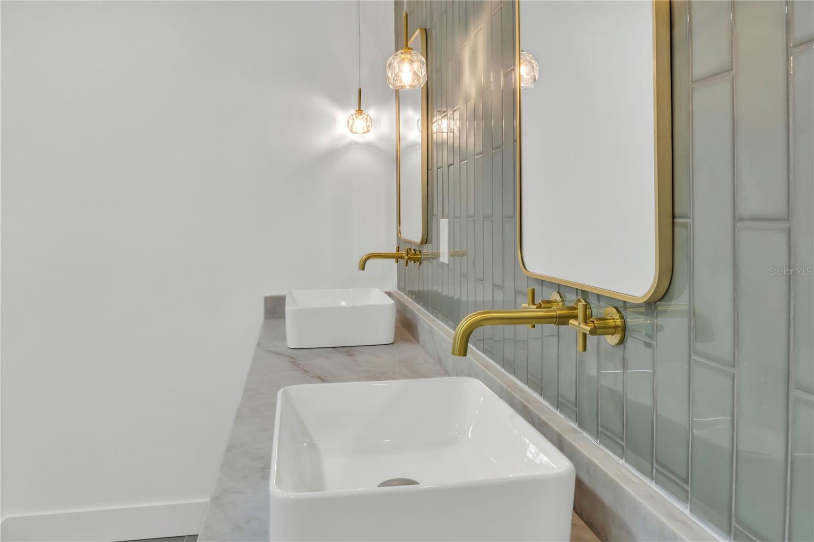 BUCKHORN SPGS MANOR - Residential