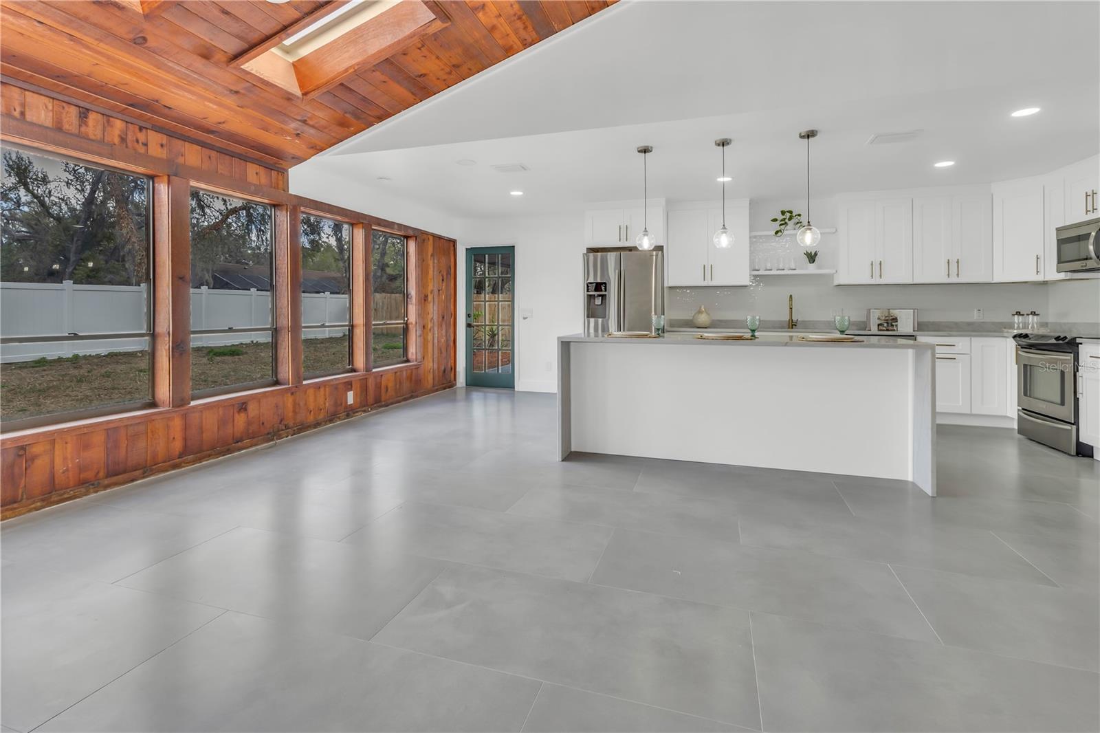 BUCKHORN SPGS MANOR - Residential