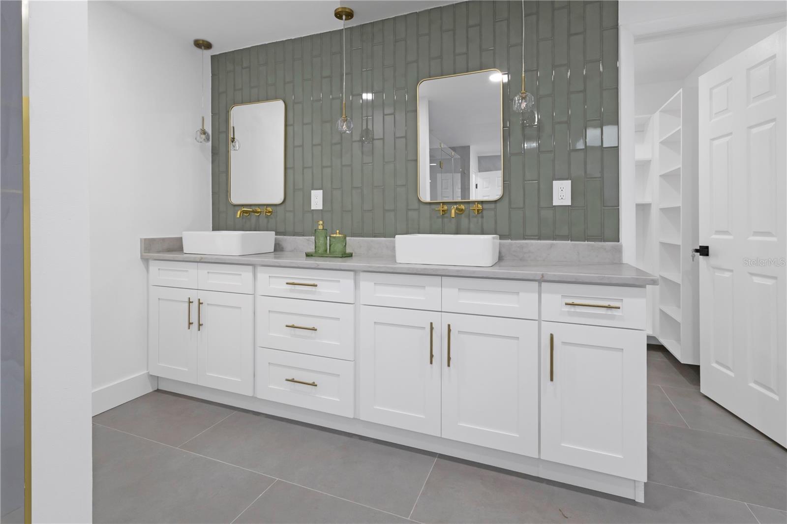 BUCKHORN SPGS MANOR - Residential