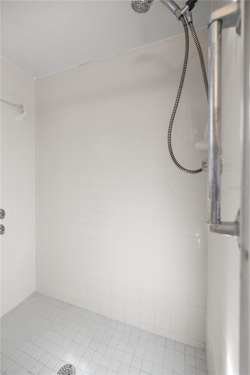 SPRUCE CRK 04 - Residential