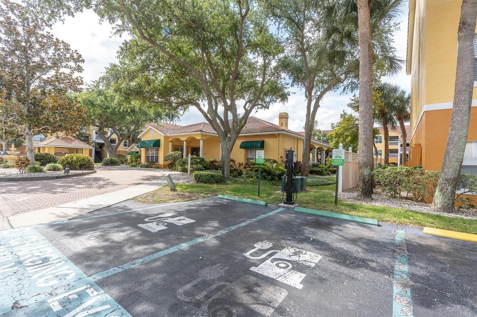BEACHWAY CONDOS - Residential