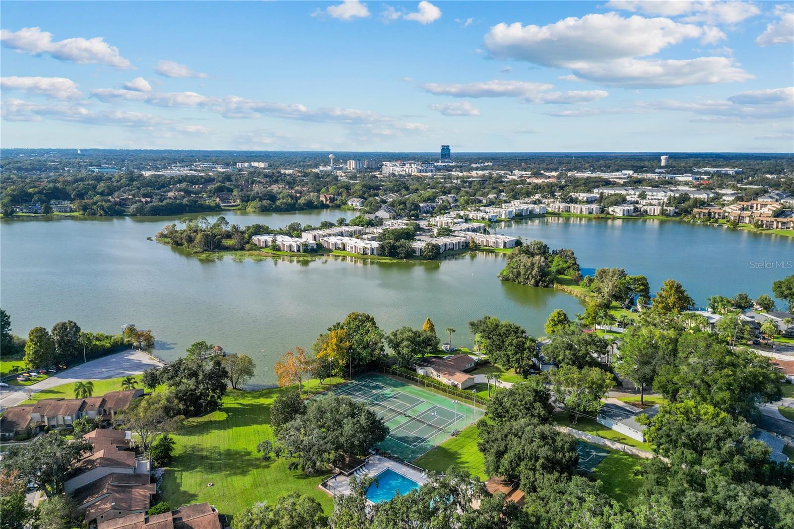 OAK HARBOUR SEC 3 A CONDO - Residential