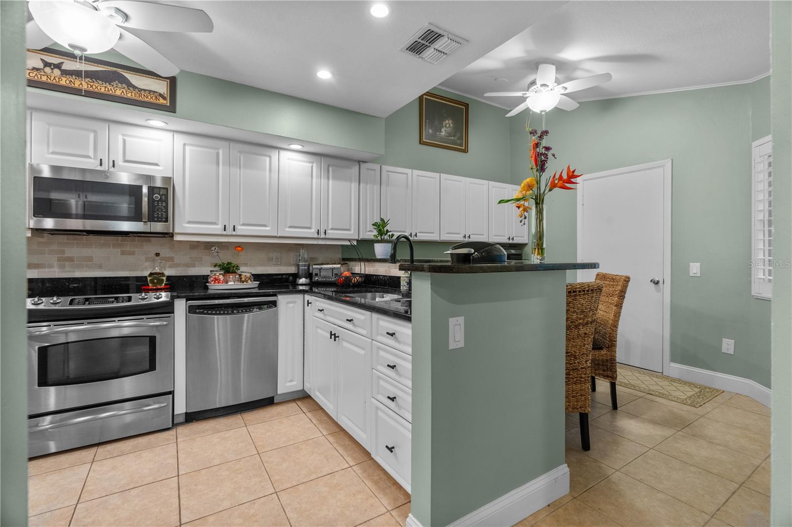 OAK HARBOUR SEC 3 A CONDO - Residential