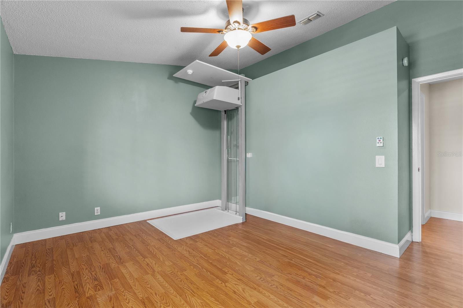 OAK HARBOUR SEC 3 A CONDO - Residential