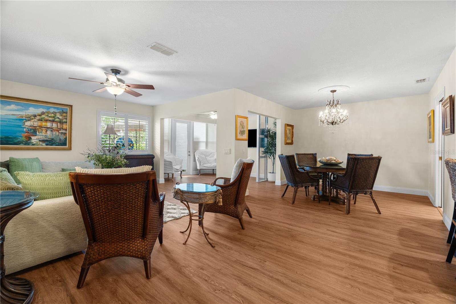 OAK HARBOUR SEC 3 A CONDO - Residential