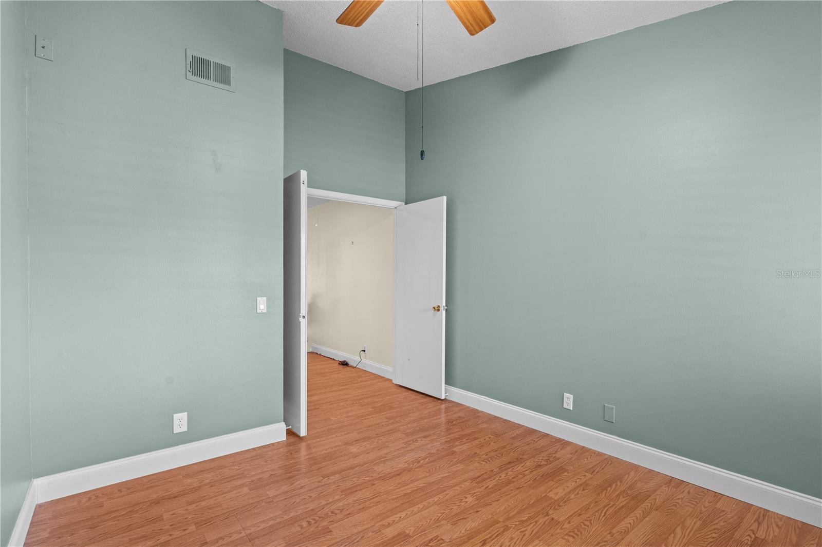 OAK HARBOUR SEC 3 A CONDO - Residential