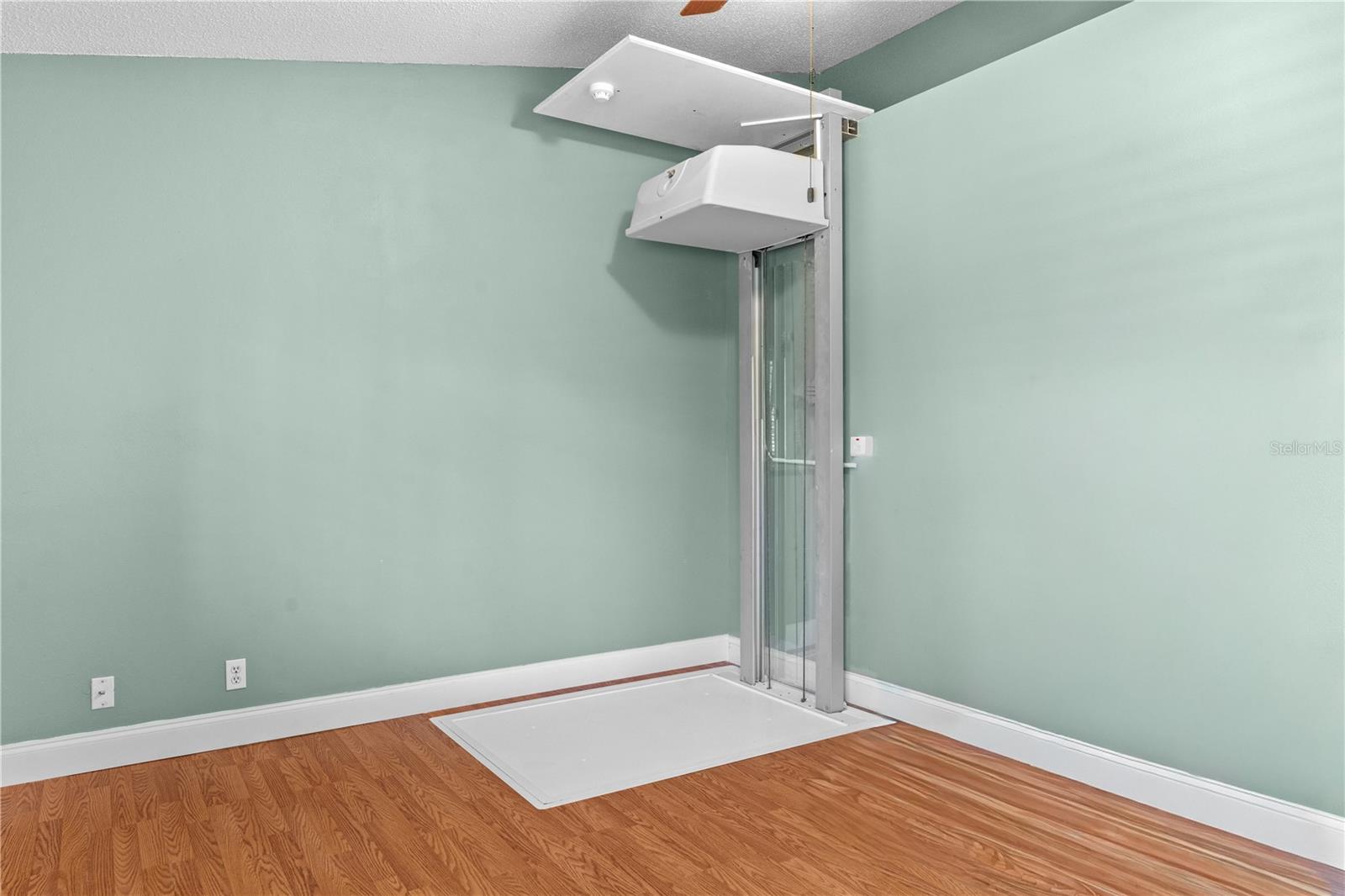 OAK HARBOUR SEC 3 A CONDO - Residential