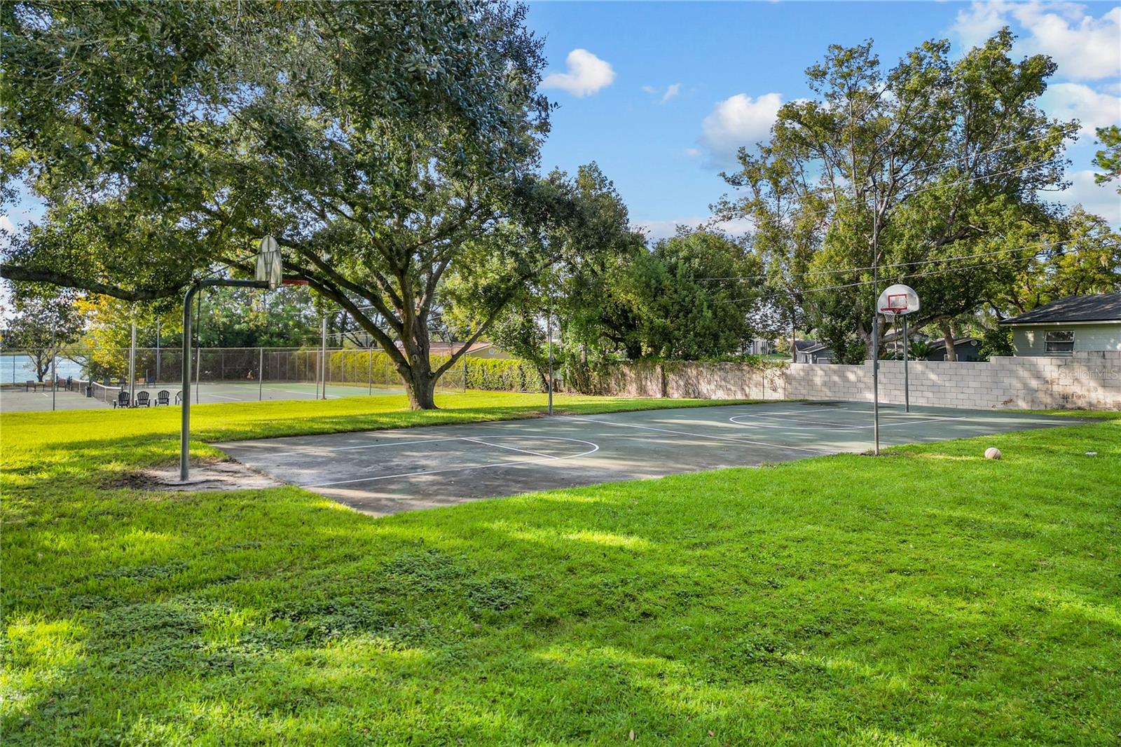 OAK HARBOUR SEC 3 A CONDO - Residential