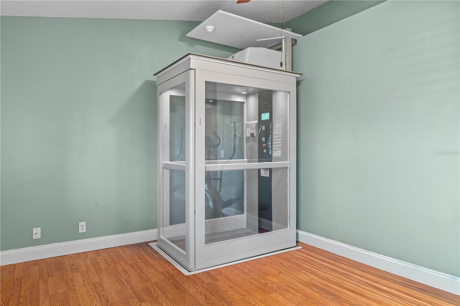 OAK HARBOUR SEC 3 A CONDO - Residential