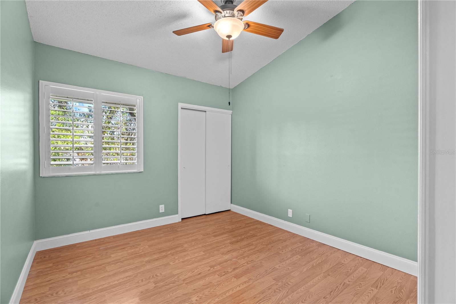 OAK HARBOUR SEC 3 A CONDO - Residential