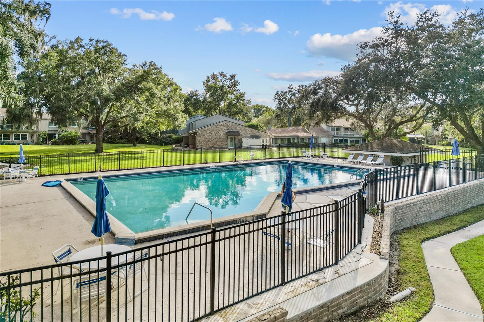 OAK HARBOUR SEC 3 A CONDO - Residential