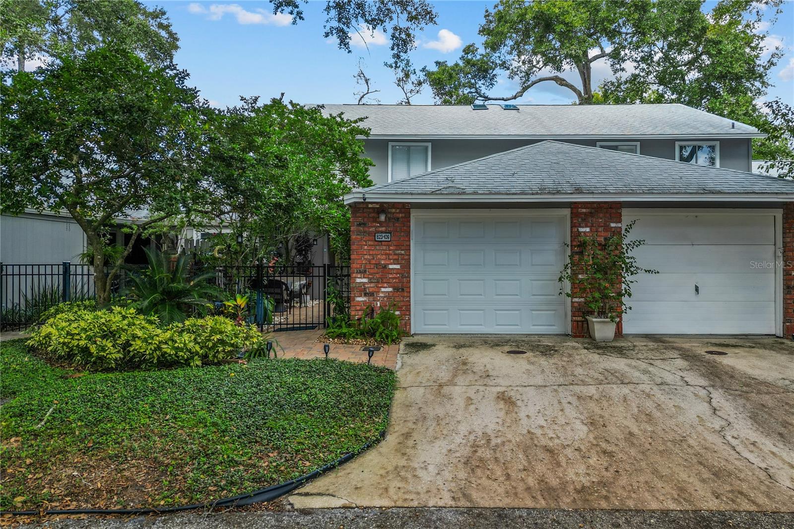 OAK HARBOUR SEC 3 A CONDO - Residential