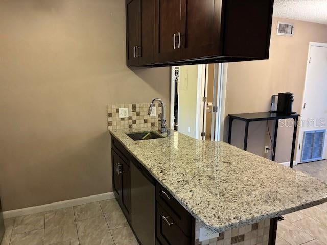 3806 N OAK DRIVE V21
