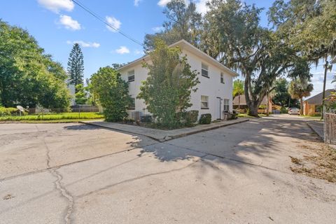 A home in WINTER HAVEN