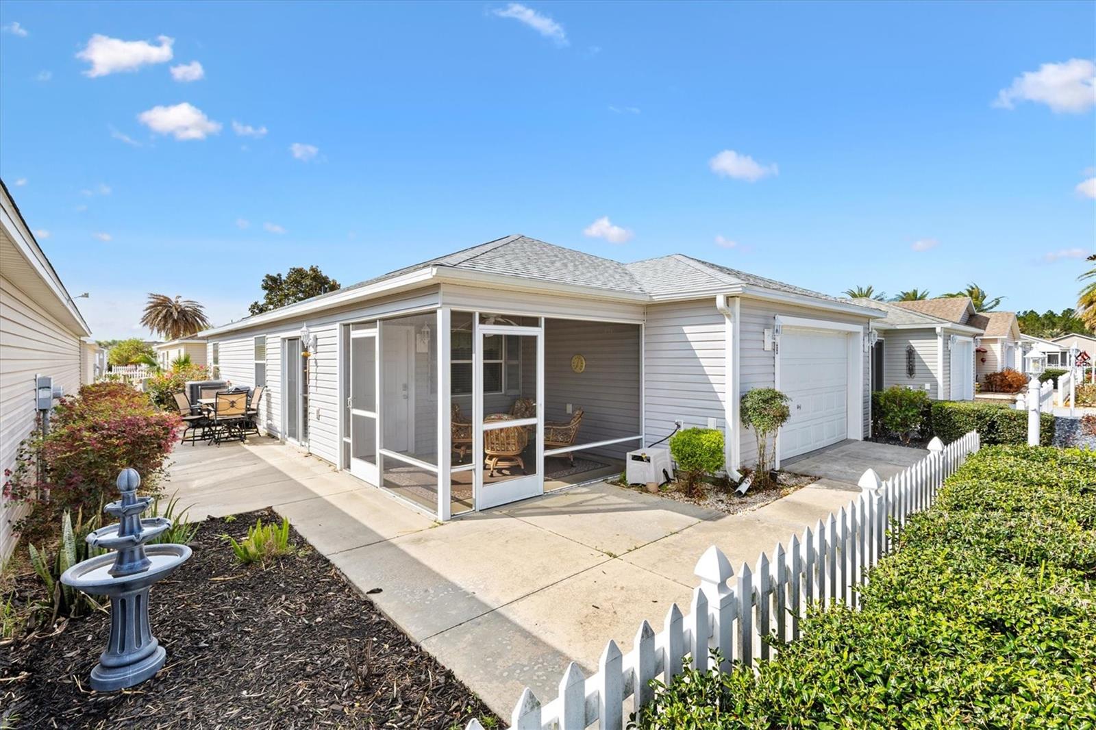 2558 CARRINGTON COURT