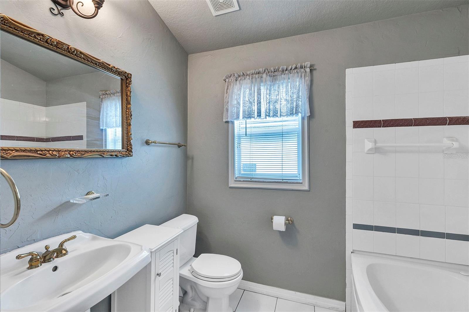 SAVANNAH OAKS - Residential