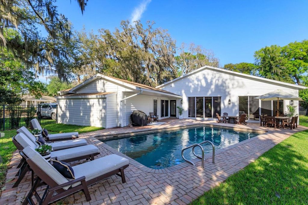 Photo of 106 Palm Street, Windermere, FL 34786 (MLS # O6391350)