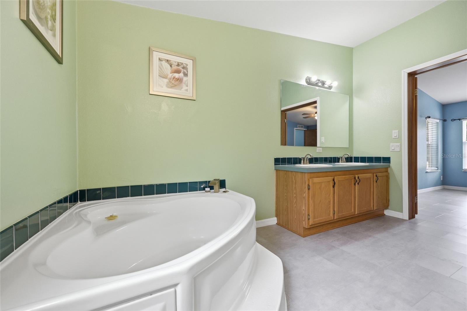 TRI-CITY OAKS - Residential