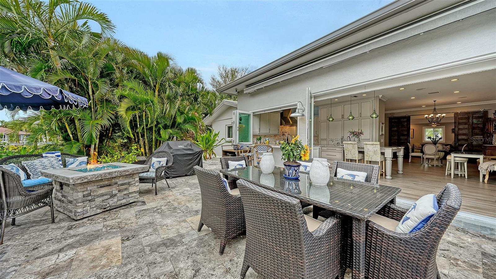 COUNTRY CLUB SHORES - Residential