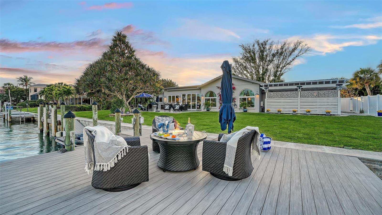 COUNTRY CLUB SHORES - Residential