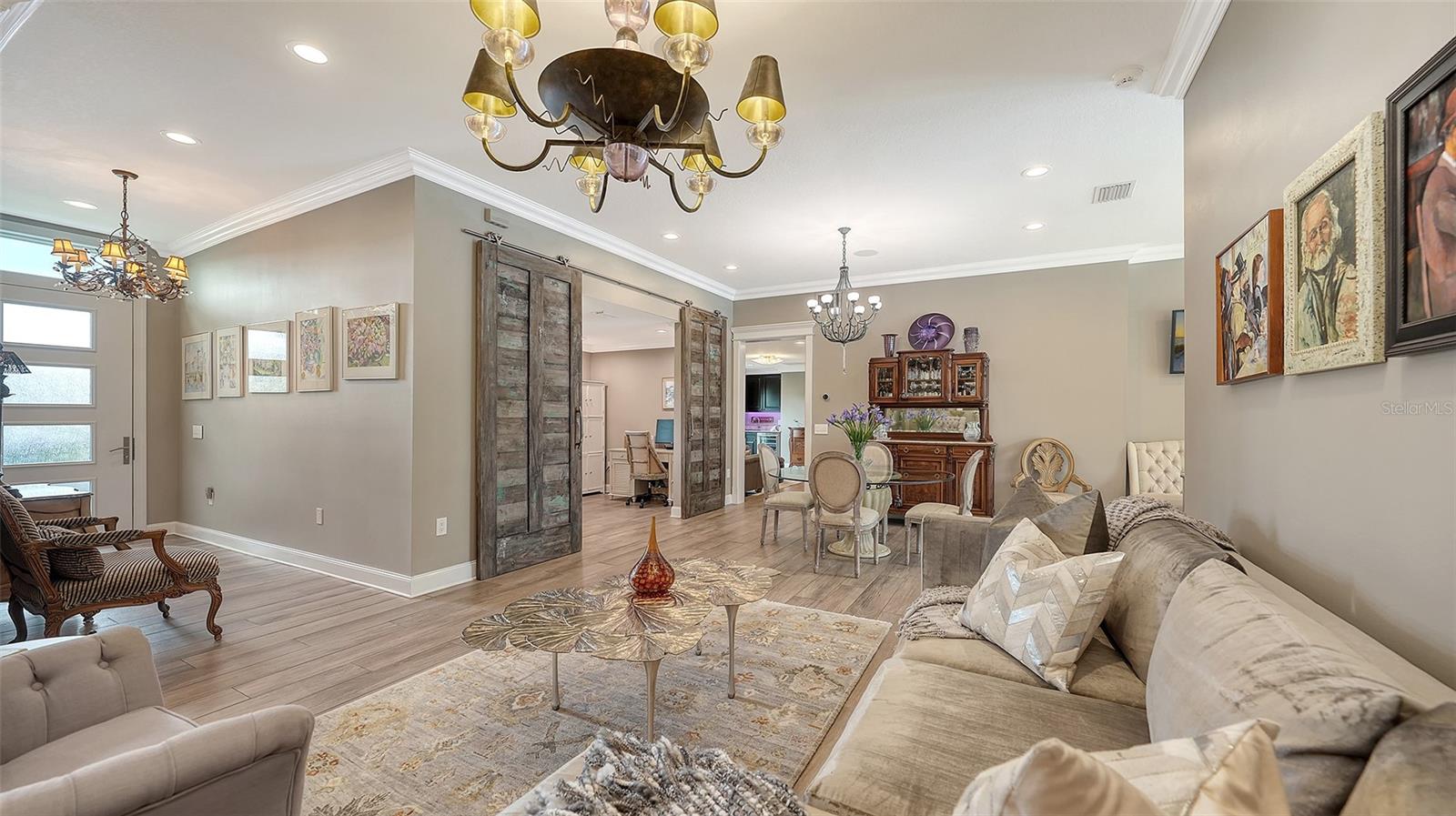 COUNTRY CLUB SHORES - Residential