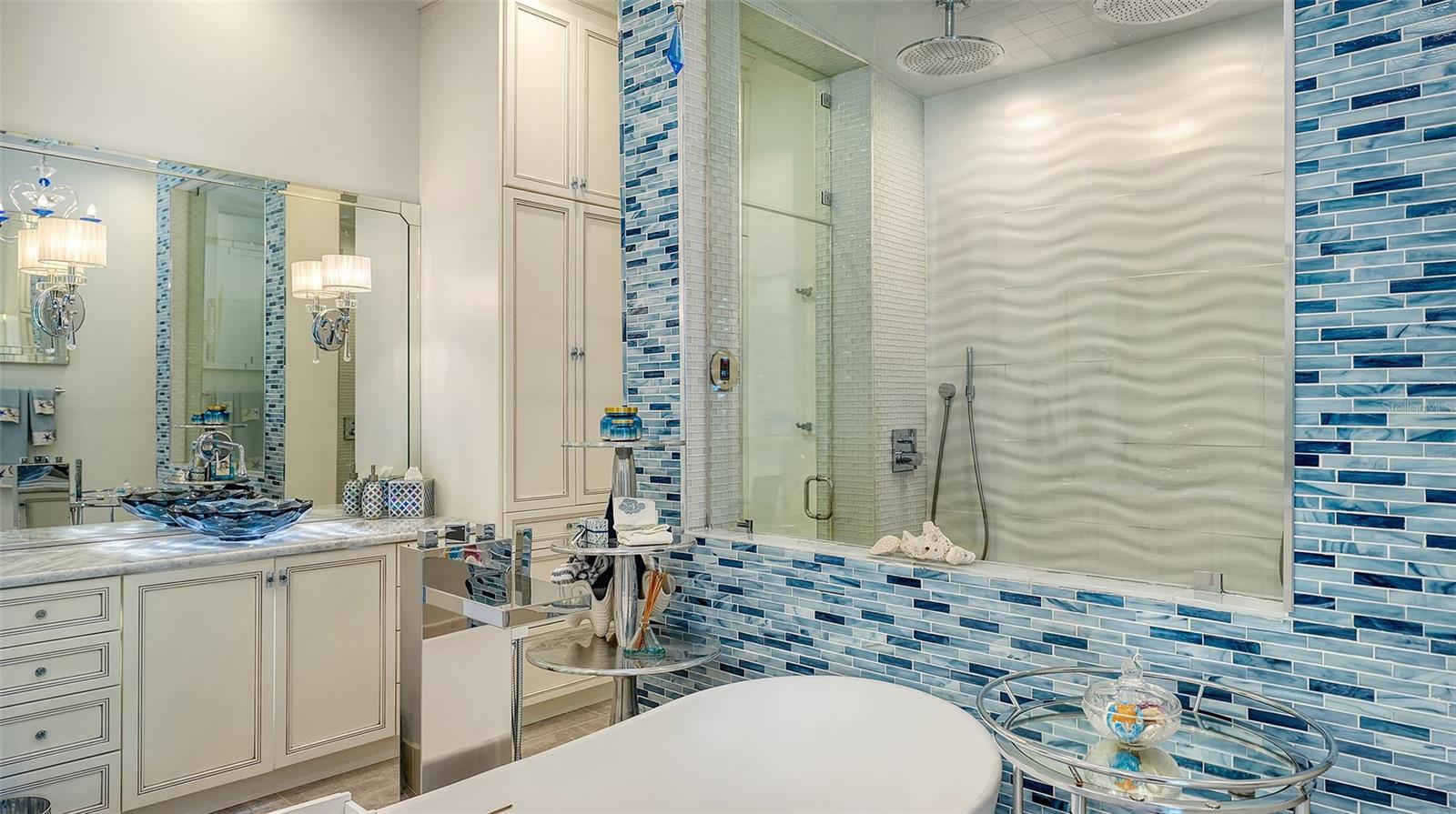 COUNTRY CLUB SHORES - Residential