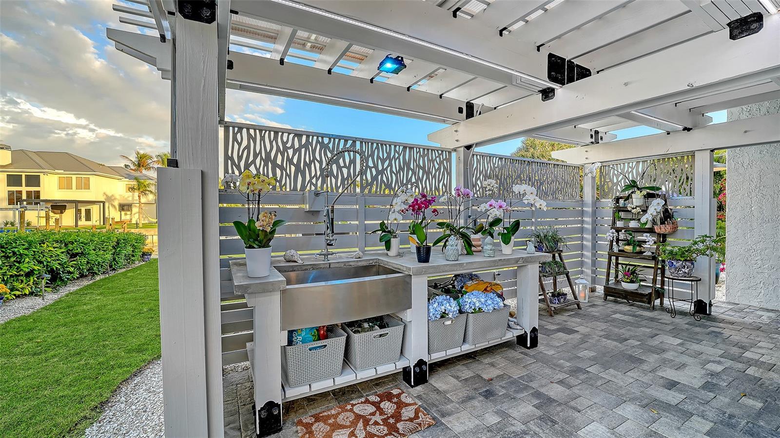 COUNTRY CLUB SHORES - Residential