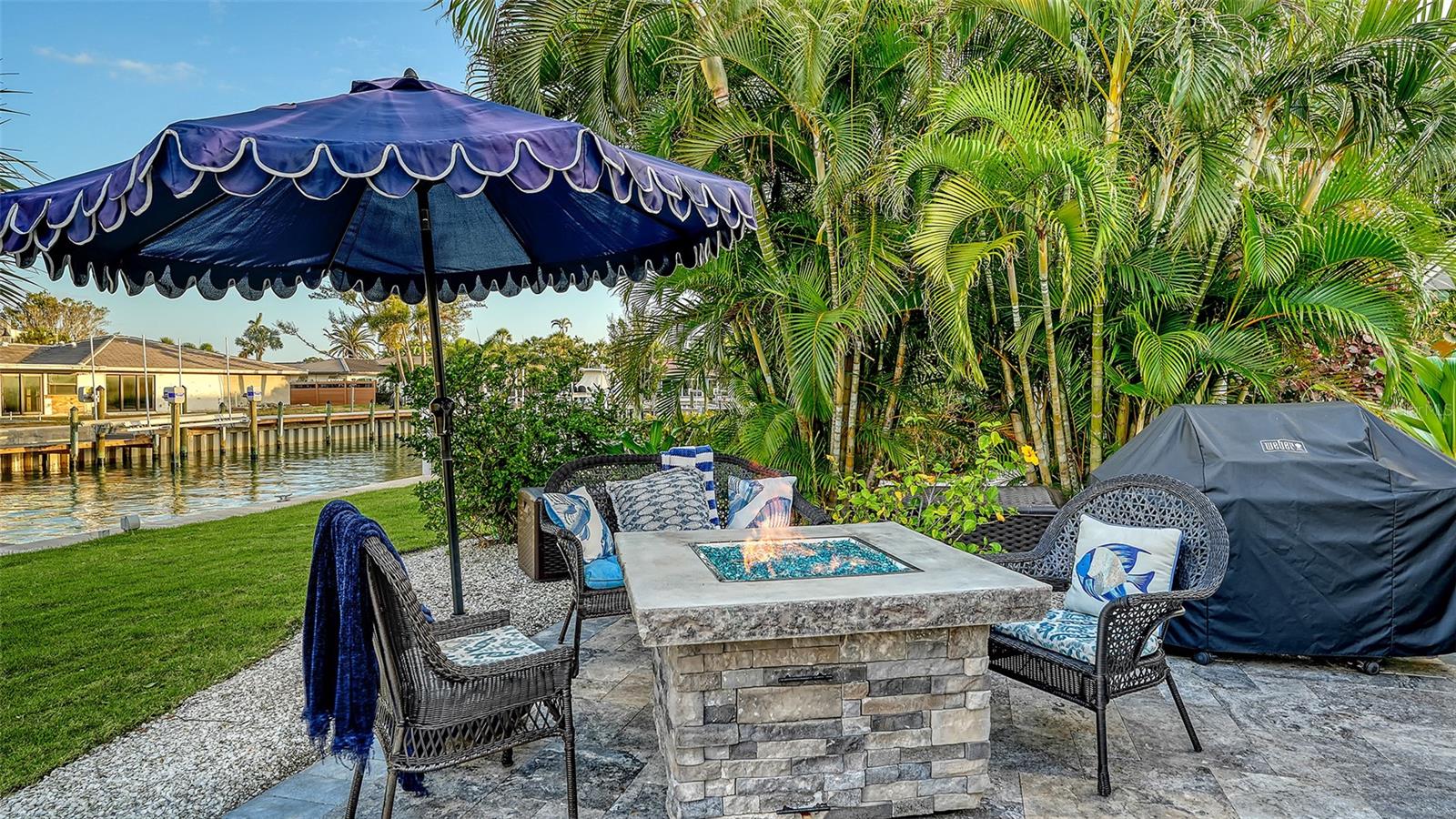 COUNTRY CLUB SHORES - Residential