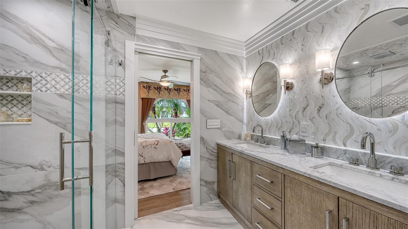 COUNTRY CLUB SHORES - Residential