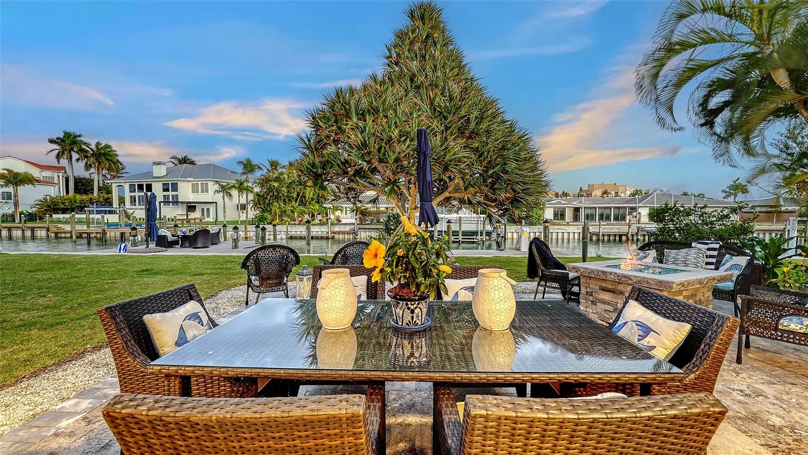 COUNTRY CLUB SHORES - Residential