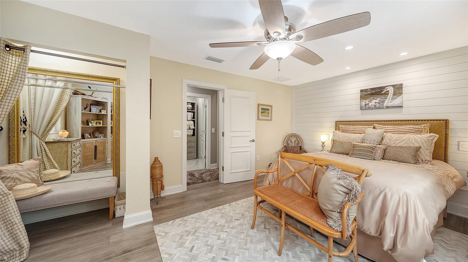 COUNTRY CLUB SHORES - Residential