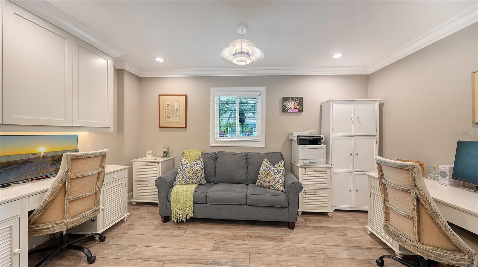 COUNTRY CLUB SHORES - Residential