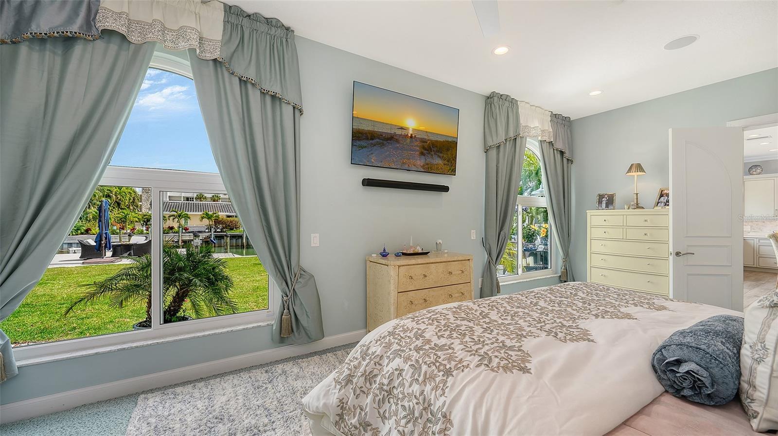 COUNTRY CLUB SHORES - Residential