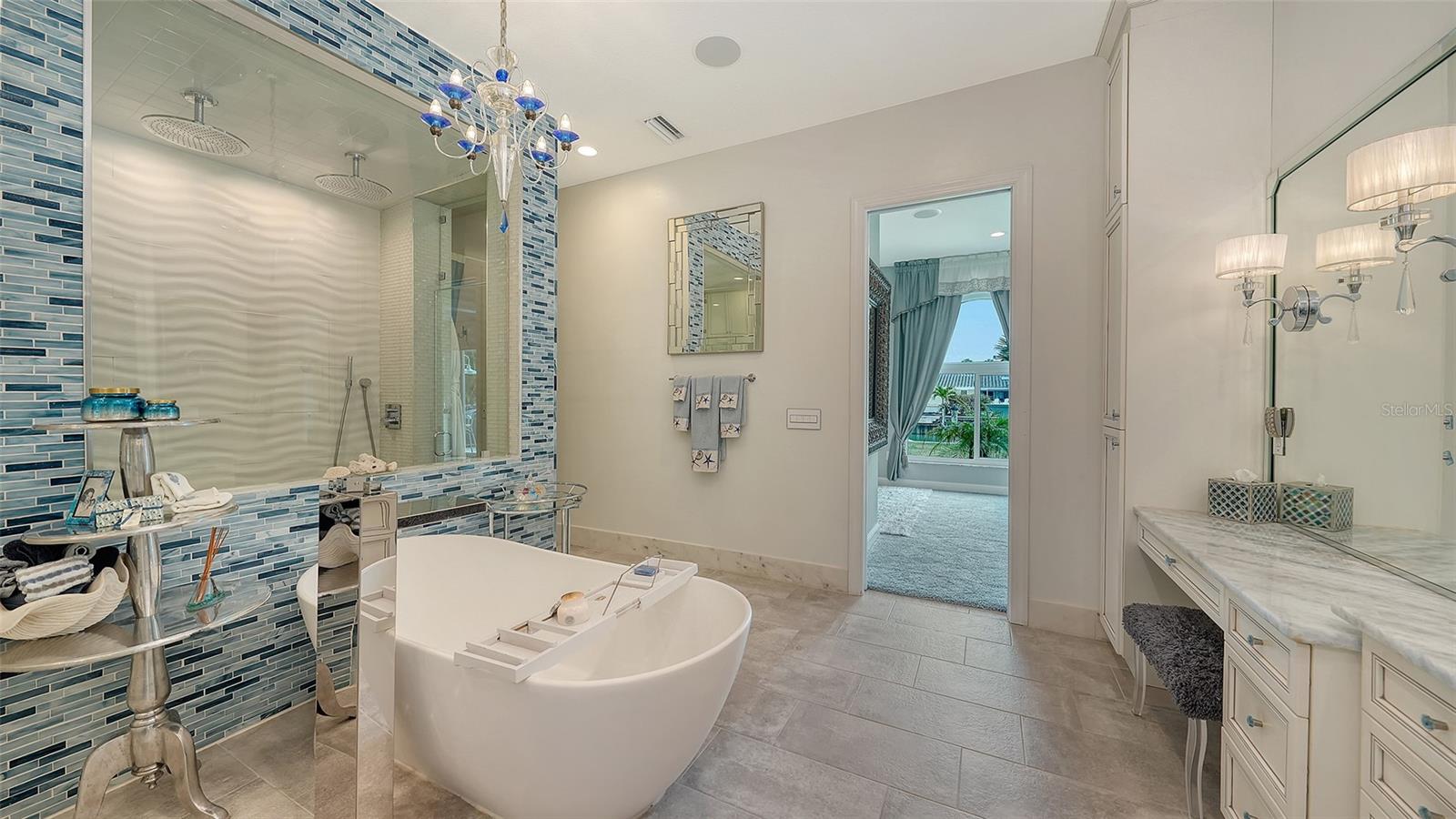 COUNTRY CLUB SHORES - Residential