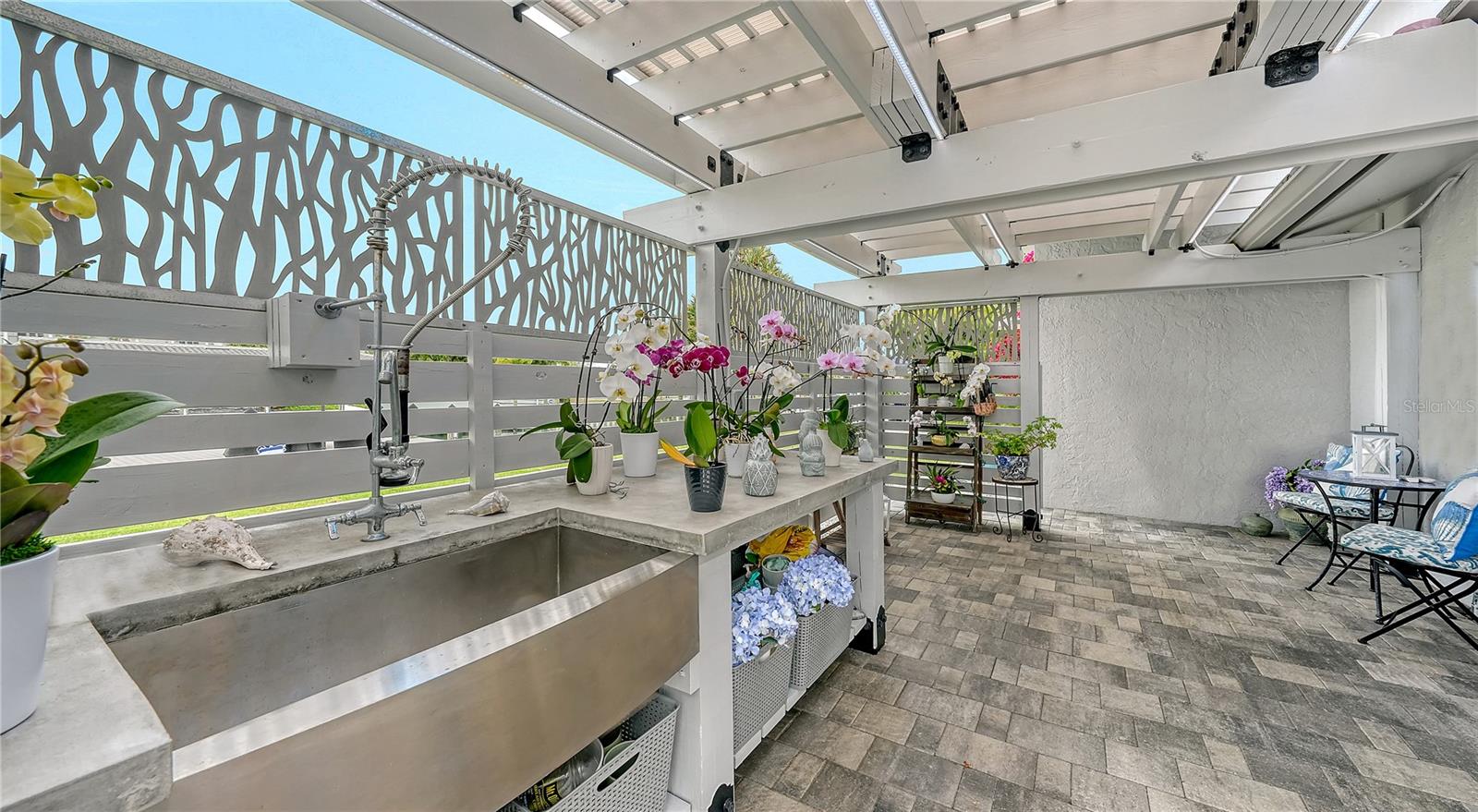 COUNTRY CLUB SHORES - Residential