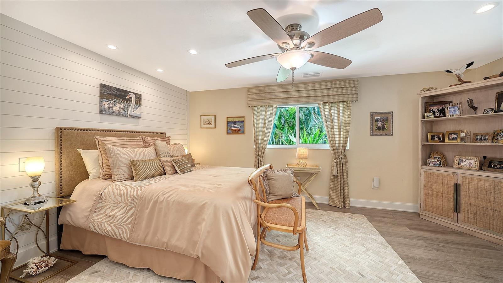 COUNTRY CLUB SHORES - Residential